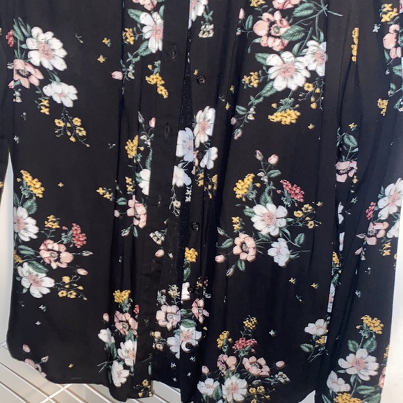 Beautiful black floral button up - Picture 3 of 6